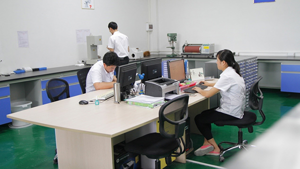TPE注塑加工廠必備的資料包：TPE制品表面沒有光澤度。