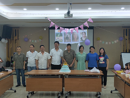 為推進(jìn)國豐橡塑企業(yè)文化建設(shè)，10月職工生日會(huì)。