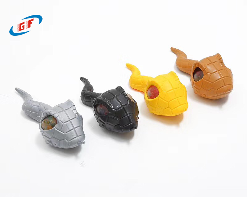 采用環(huán)保TPR原料生產(chǎn)兒童玩具，讓企業(yè)品牌走的更遠(yuǎn)。